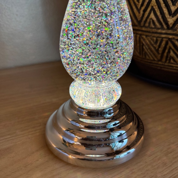 🪩🪩🪩Prop Photo Shimmering Silver LED Holder - (stand only) - Picture 7 of 8